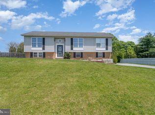 6 Sir William Dr, Newville, PA 17241
