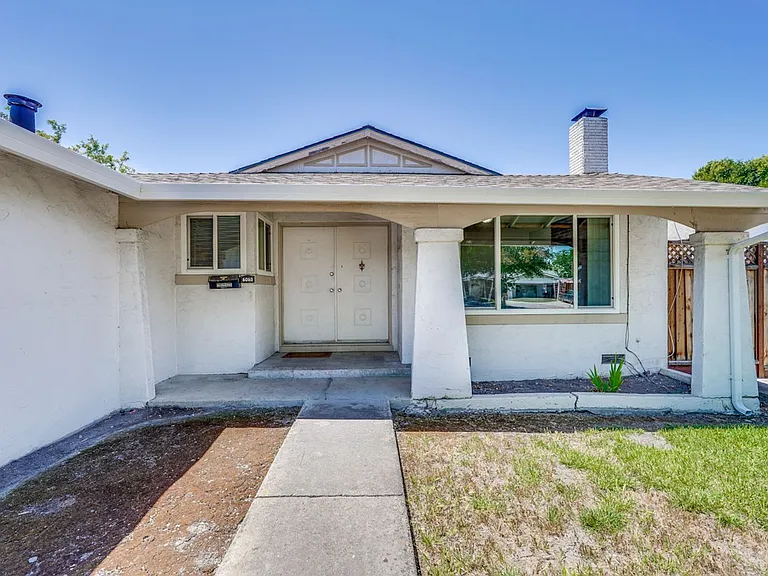 6063 Pineland Ave — Photo 4
