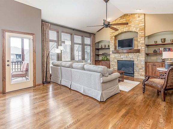 3rd image of 8914 W Westlakes Ct
