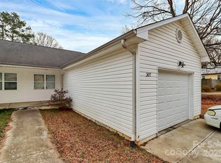 307 W McNeely Ave, Mooresville, NC 28115