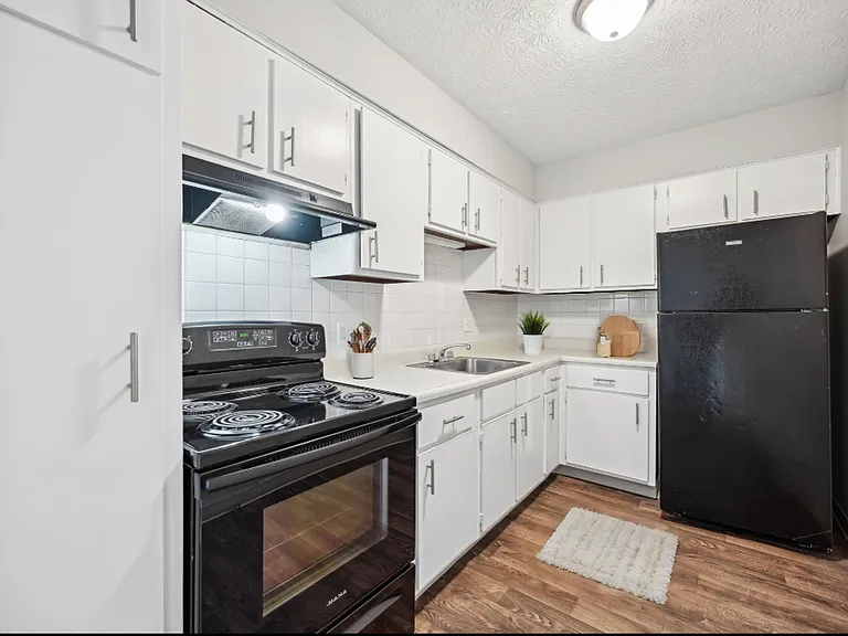 Tamarack Arms Apartments — Photo 12