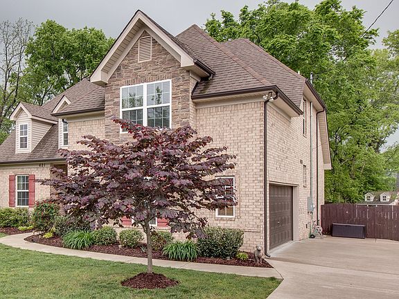 5th image of 621 Virginia Belle Dr