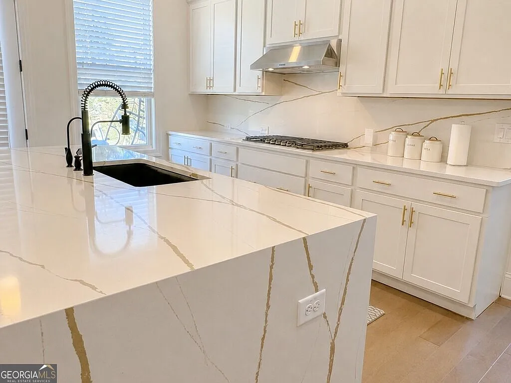 5 bed, 3414 sqft, $3,900 — Photo 2