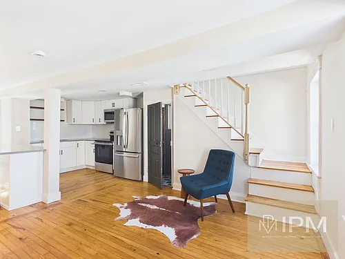 305 W Broadway Photo 1