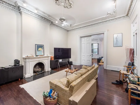902 Spruce St, Philadelphia, PA