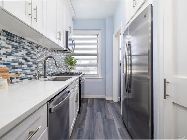 8 Barstow Road #4J, Great Neck, NY 11021