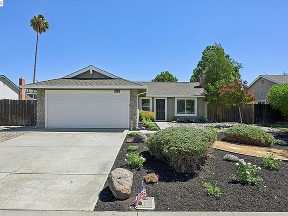 2nd image of 1665 Honeysuckle Rd
