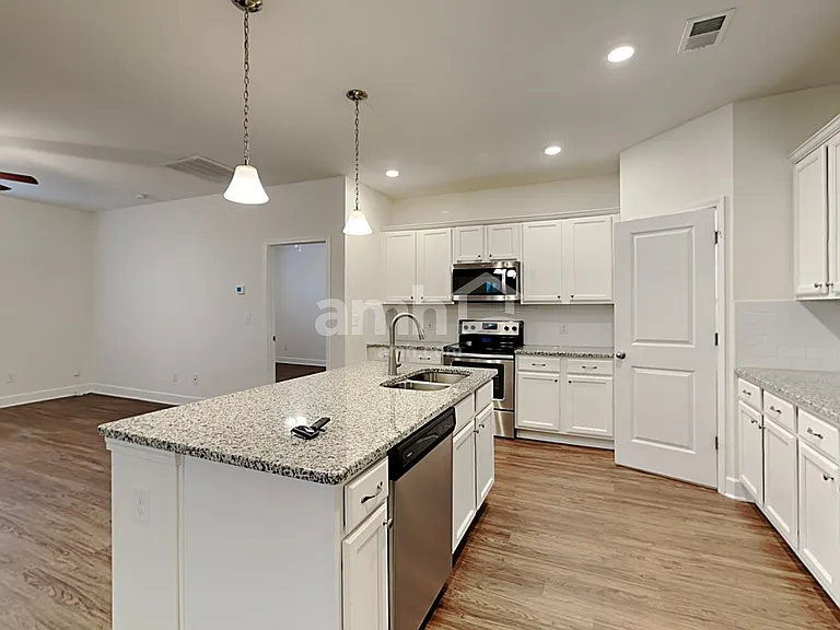 4329 Longfellow Dr — Photo 4