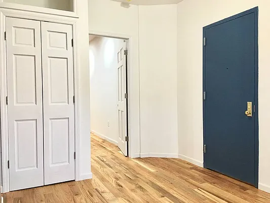 Rented by Premier Metro Realty Corp | media 10