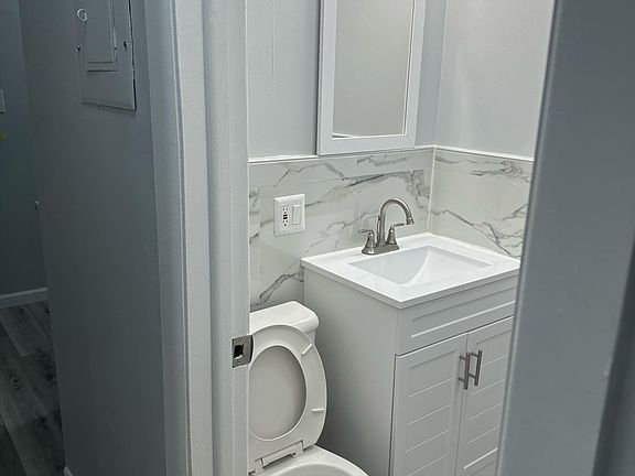 5th image of 429 Fairmount Ave APT 402