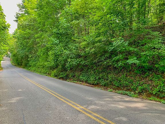 5th image of 9 Chamberlain Ln Lot 9-R