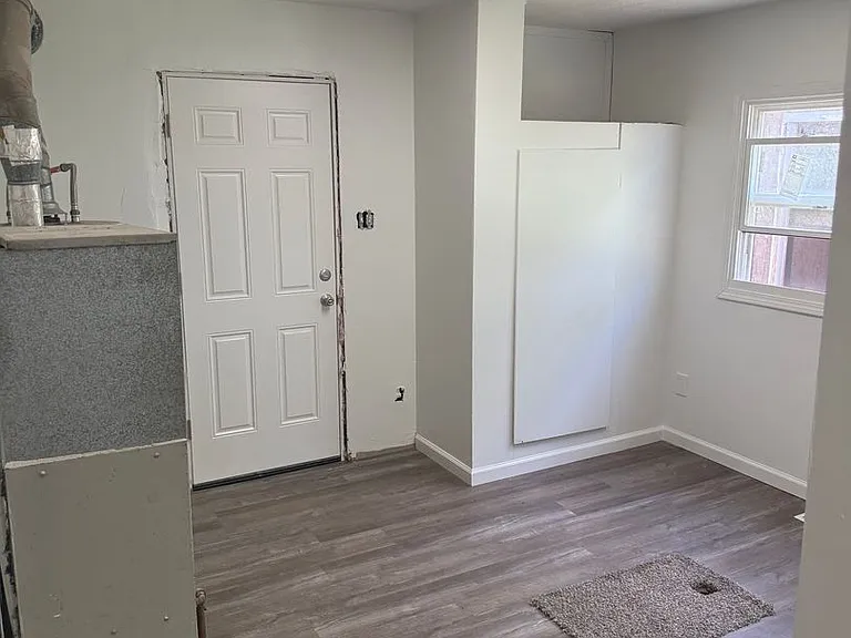 1052 N John St — Photo 11