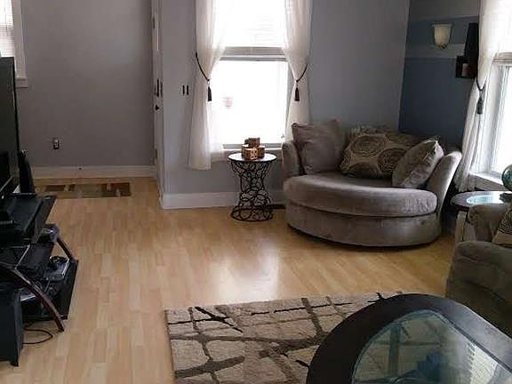 5th image of 2906 N Park Ave
