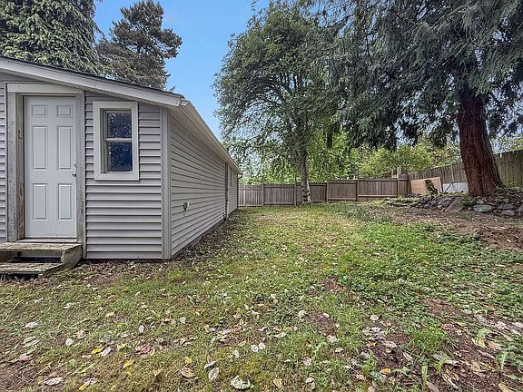 3rd image of 12060 10th Ave S