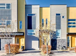 418 S Covecreek Cir NE, Calgary, AB T3K 0W6