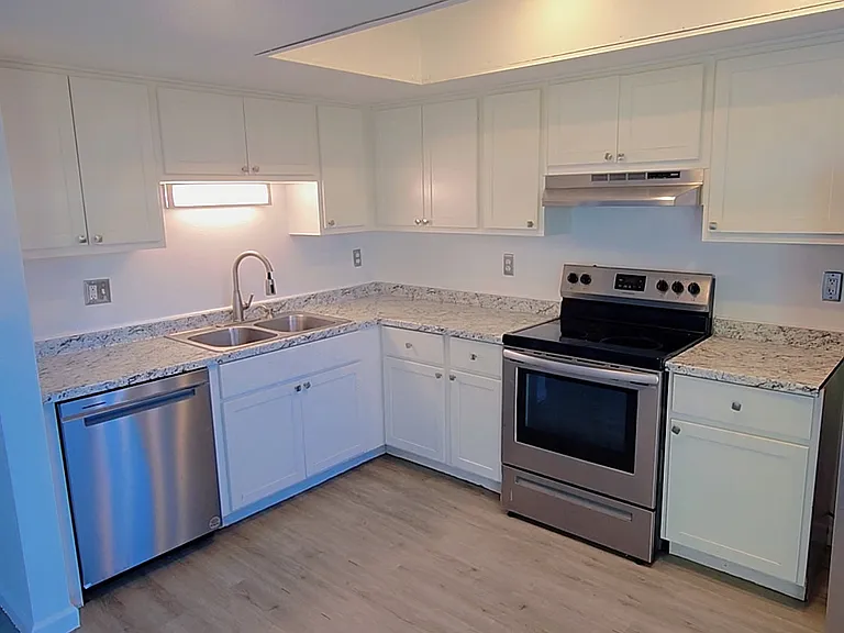 4834 W Rose Ln — Photo 3