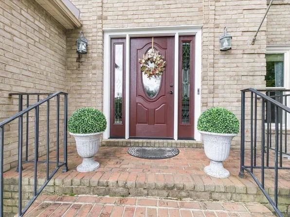 2138 Stone Mill Dr, Salem, VA 24153