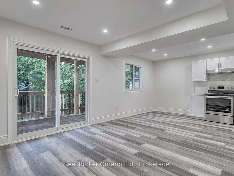 220 Caroline St S #1 — Photo 7