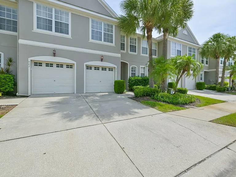 671 Vallance Way NE — Photo 2