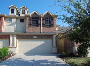 945 Wellington Dr, Lewisville, TX 75067