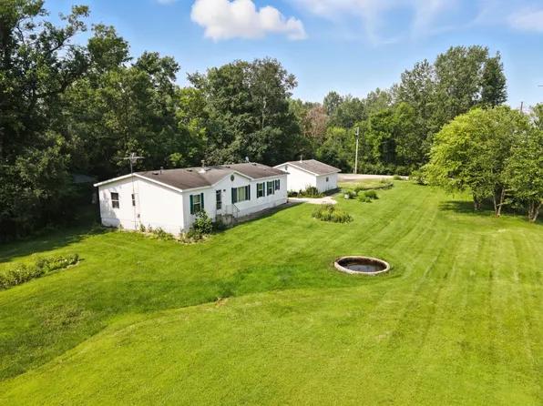 10998 Cardinal Ave, Glencoe, MN 55336