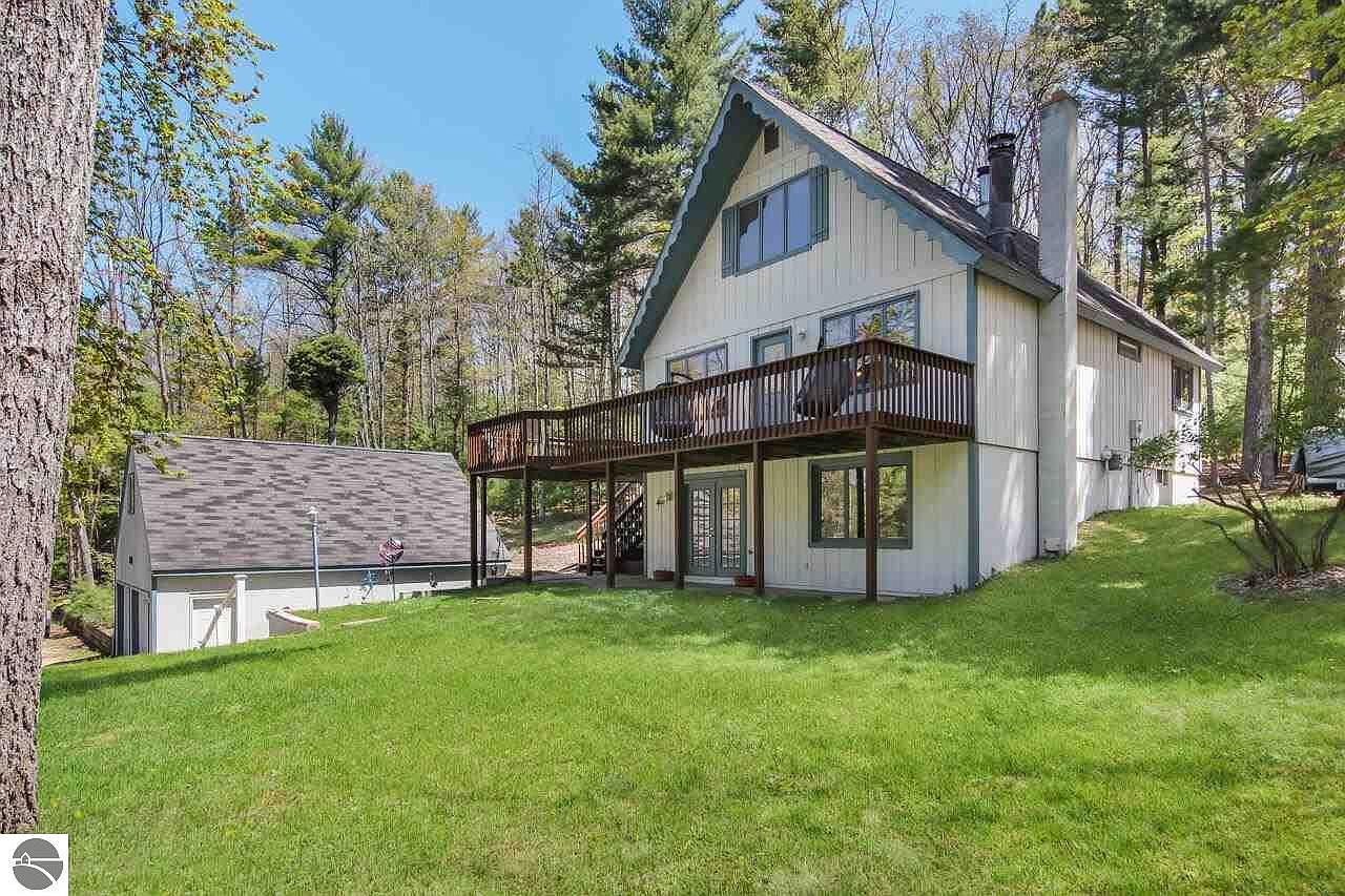 907 E Arbutus Lake Rd, Traverse City, MI 49696 Zillow