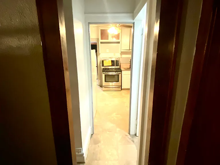 18-20 Netherwood Pl — Photo 2