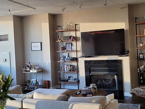 2nd image of 737 Washington Blvd #3203