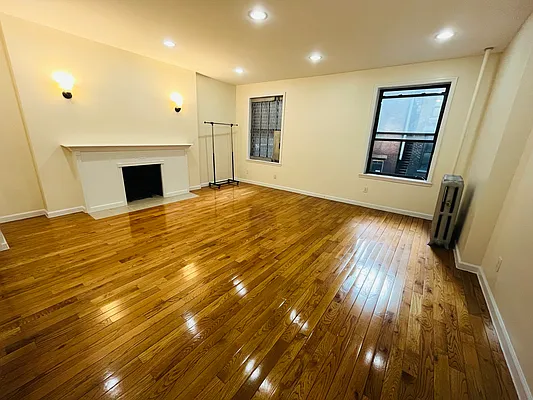 Rented by Bond New York | media 7