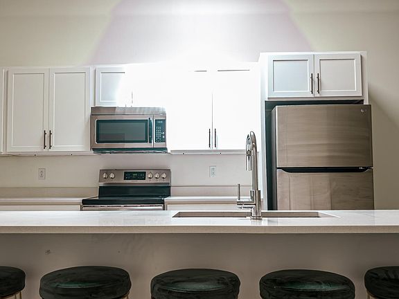 5th image of 351 S Warren St Floor 5