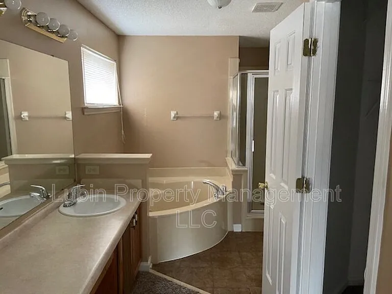 5474 Hidden Meadows Dr — Photo 6