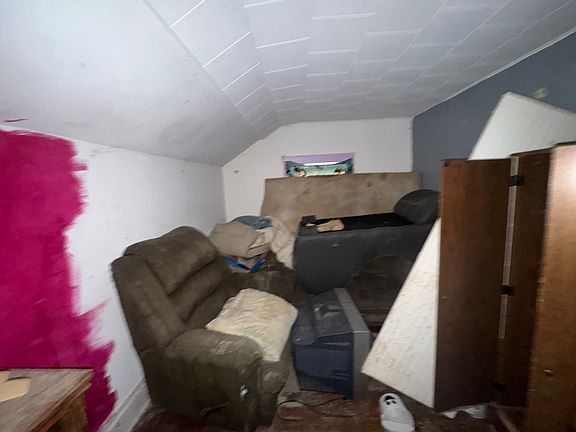 5th image of 819 Monroe St