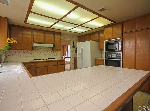 5th image of 16249 Glencove Dr