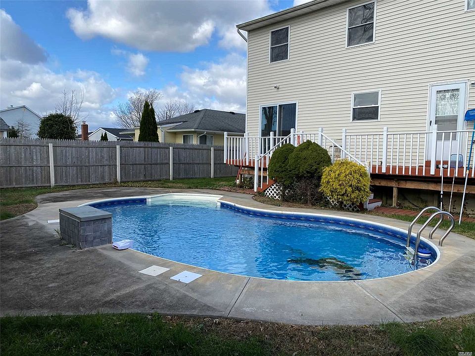1st image of 24 Seymour Dr