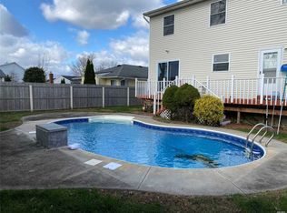 24 Seymour Dr, Shirley, NY 11967