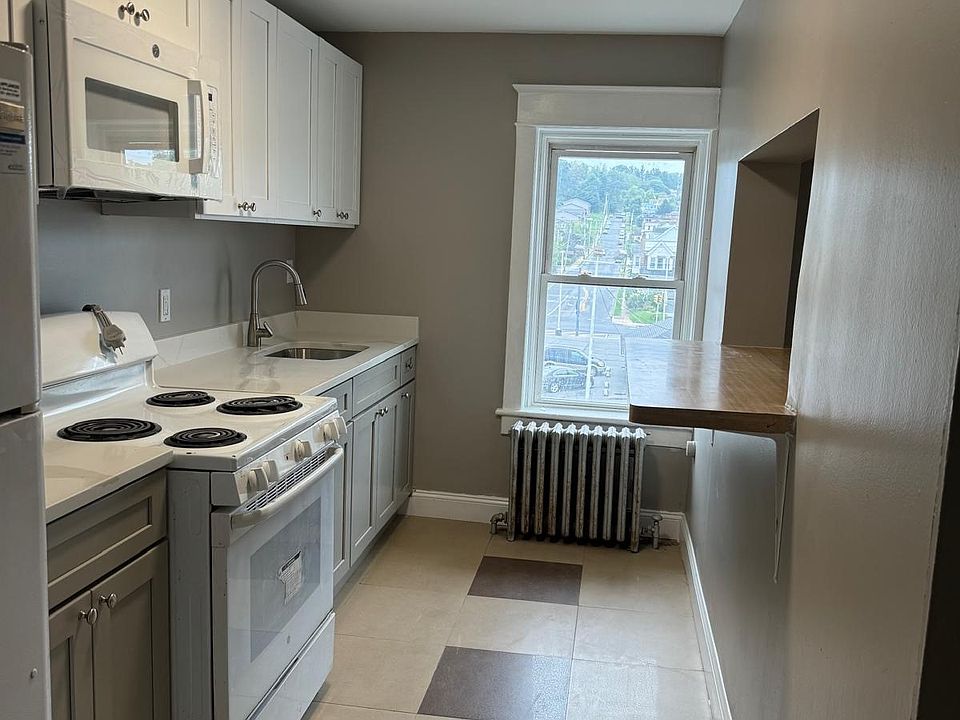 1st image of 626 N Maxwell St APT 5