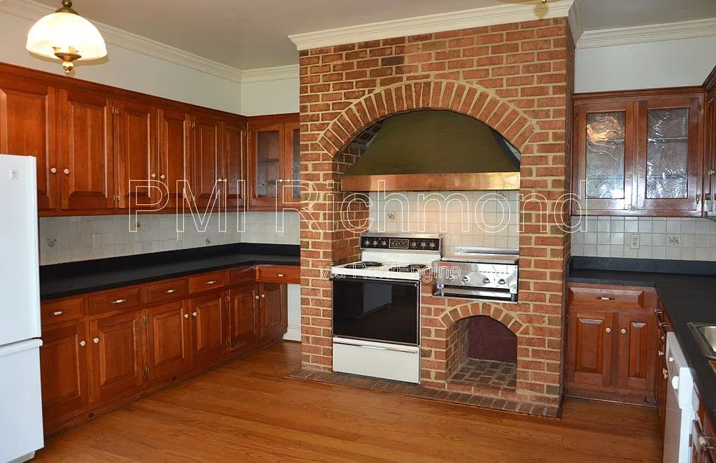 3 bed, 2.0 bath, 2600 sqft, $2,675 — Photo 4