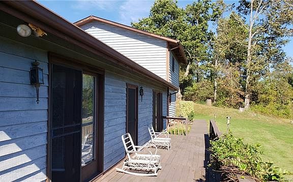 2nd image of 300 Trotters Ln