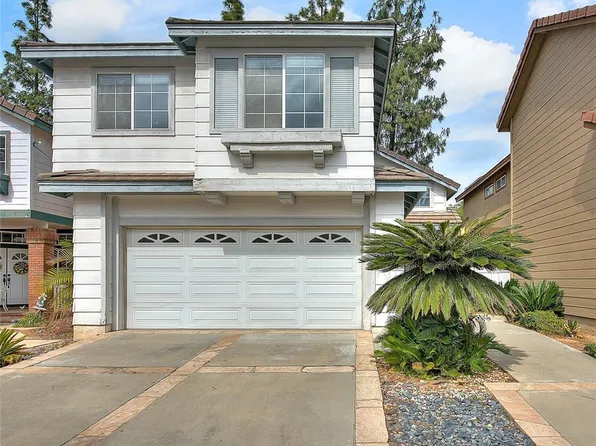 864 Bramble Ln, Corona, CA 92878