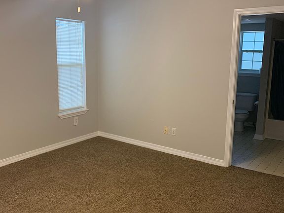 4th image of 440 Washington St