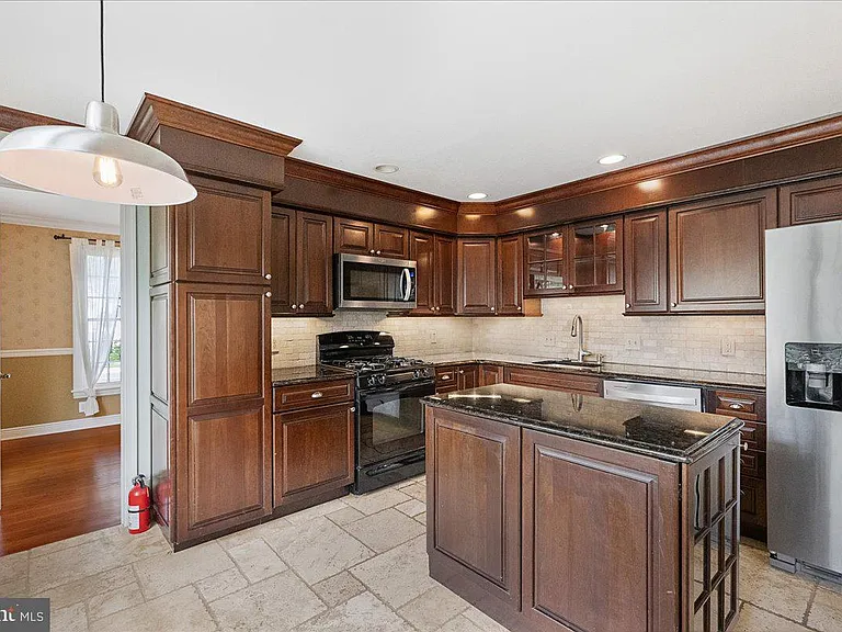 206 Snowden Ln — Photo 10