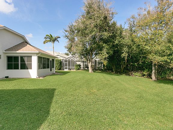 4th image of 4037 Estancia Way