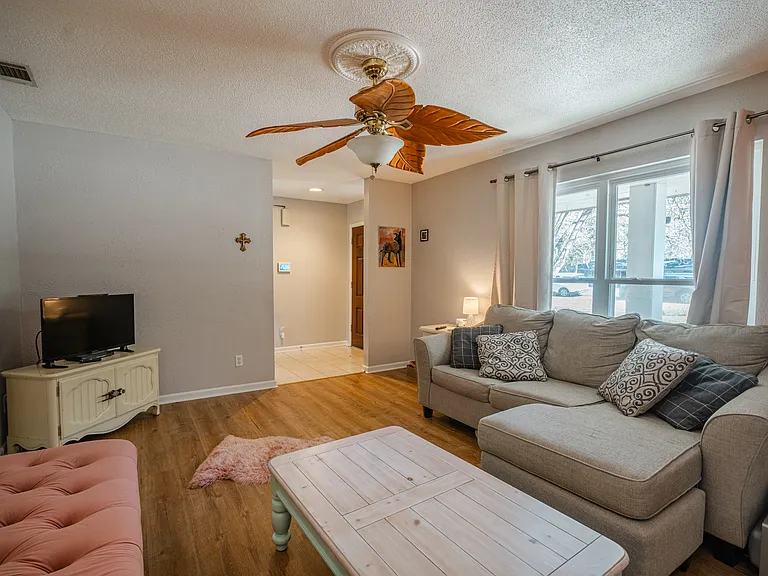 615 Olmstead Dr — Photo 3