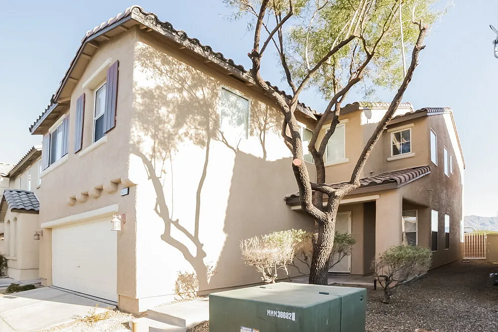 4 bed, 2.5 bath, 1982 sqft, $2,310 — Photo 4