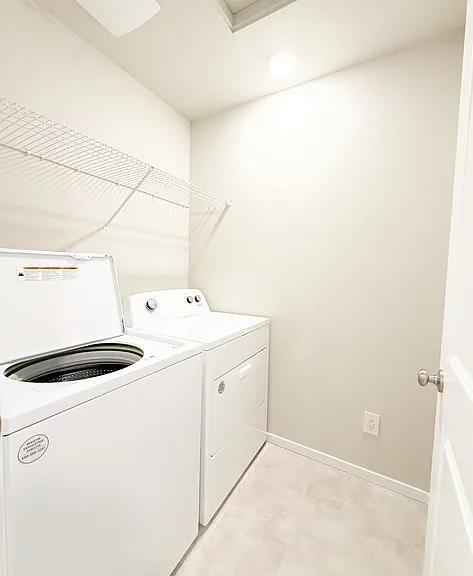 1561 SW Fielder Pl — Photo 15