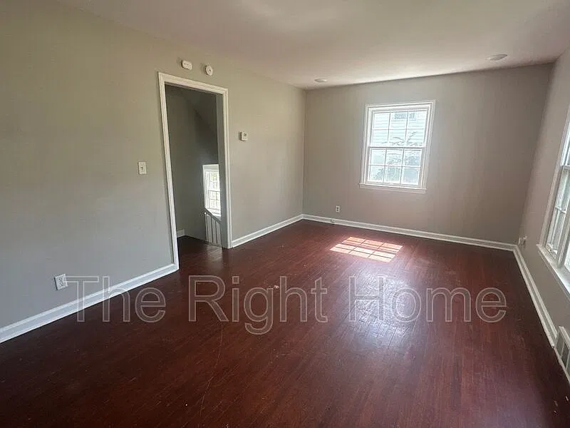 3 bed, 1.5 bath, 1280 sqft, $1,250 — Photo 2