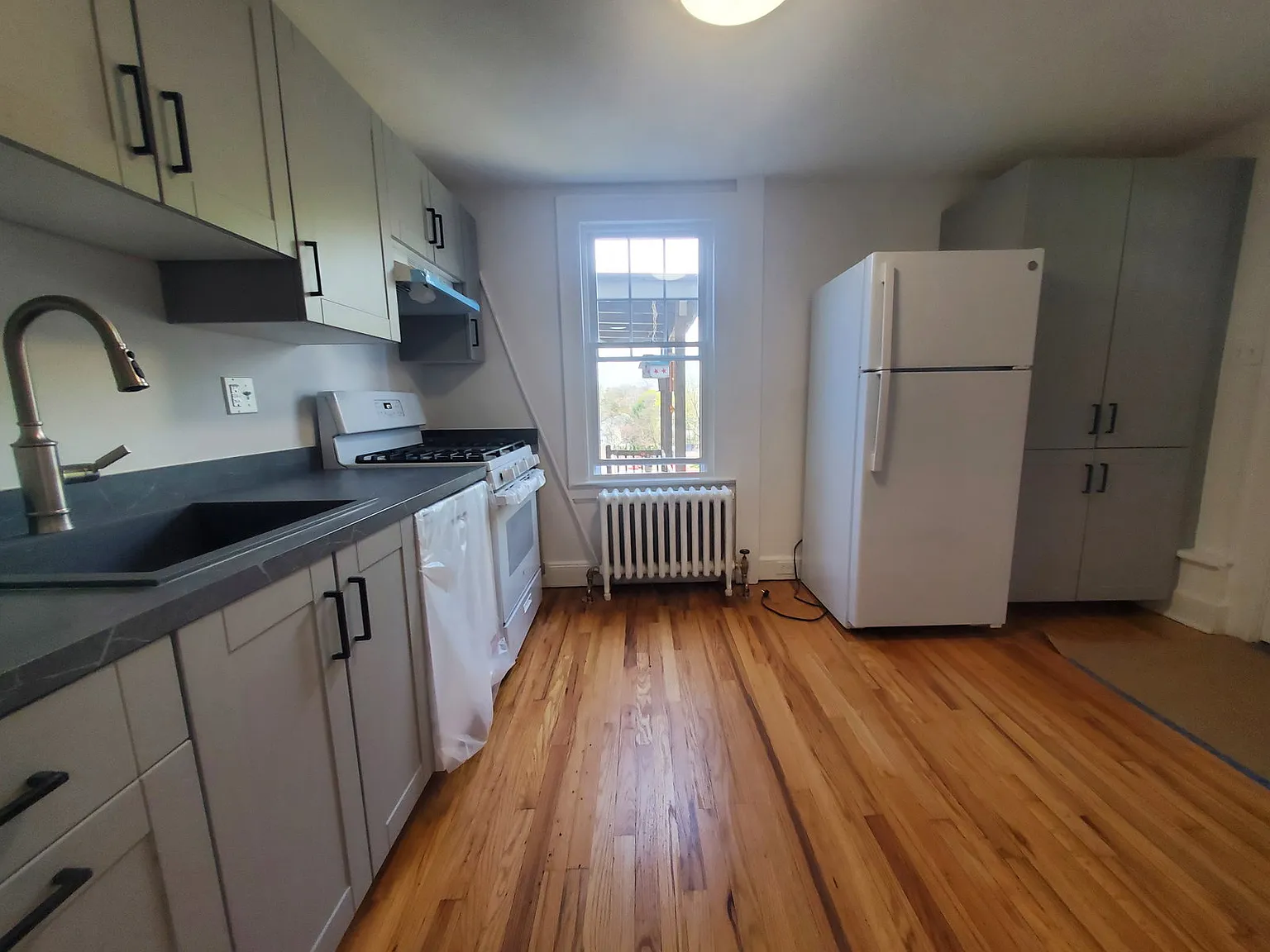 2 bed, 1.0 bath, 760 sqft, $2,500 — Photo 2