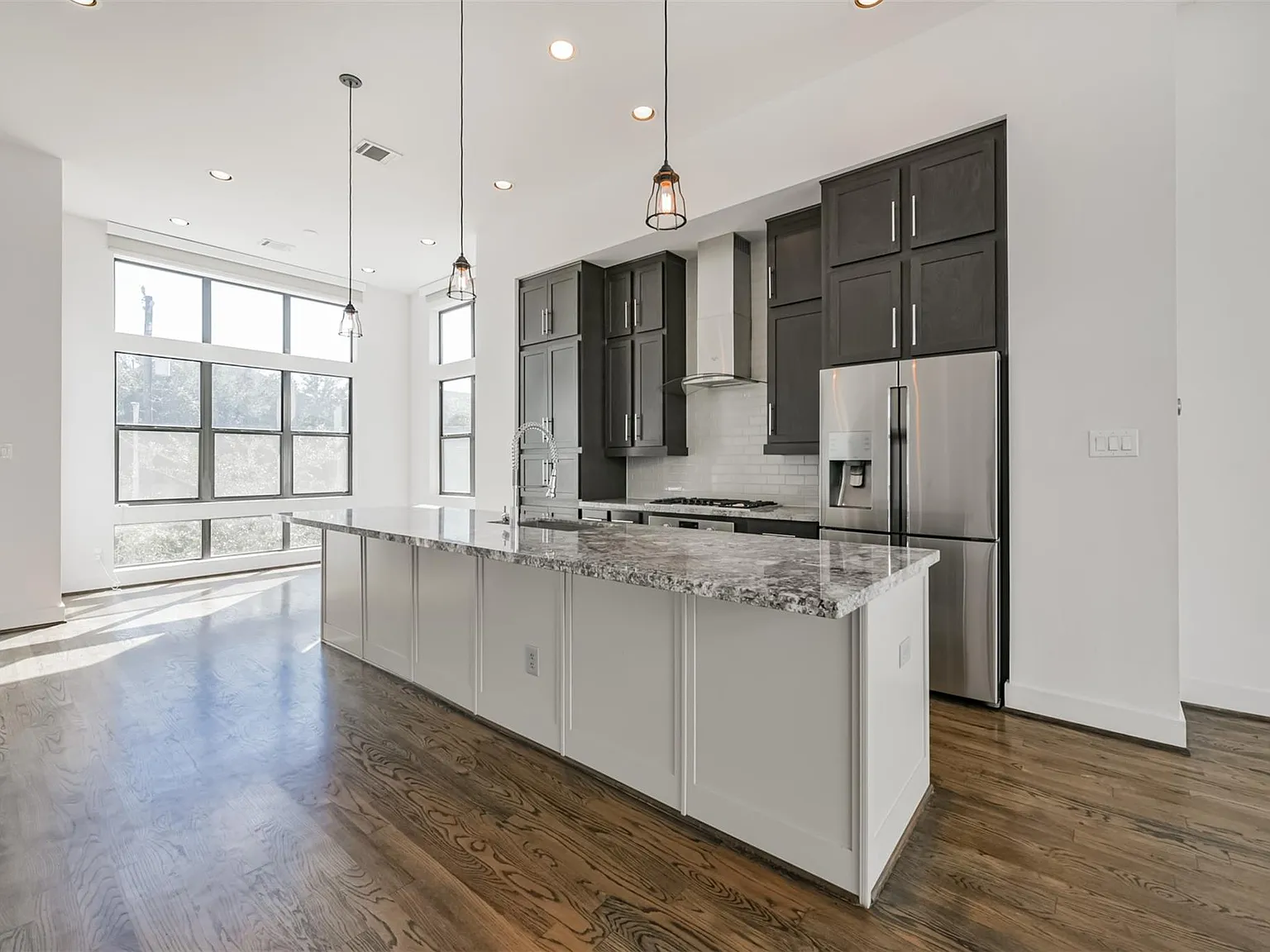 3 bed, 3.5 bath, 2059 sqft, $3,300 — Photo 1