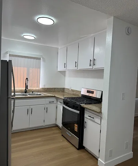 1116 Gladys Ave #B — Photo 3