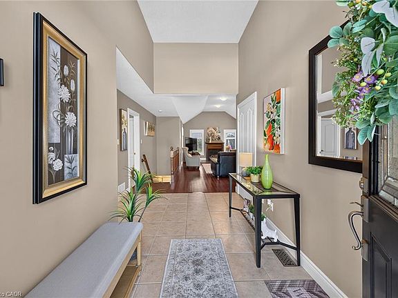 3rd image of 108 Willowdale Cres